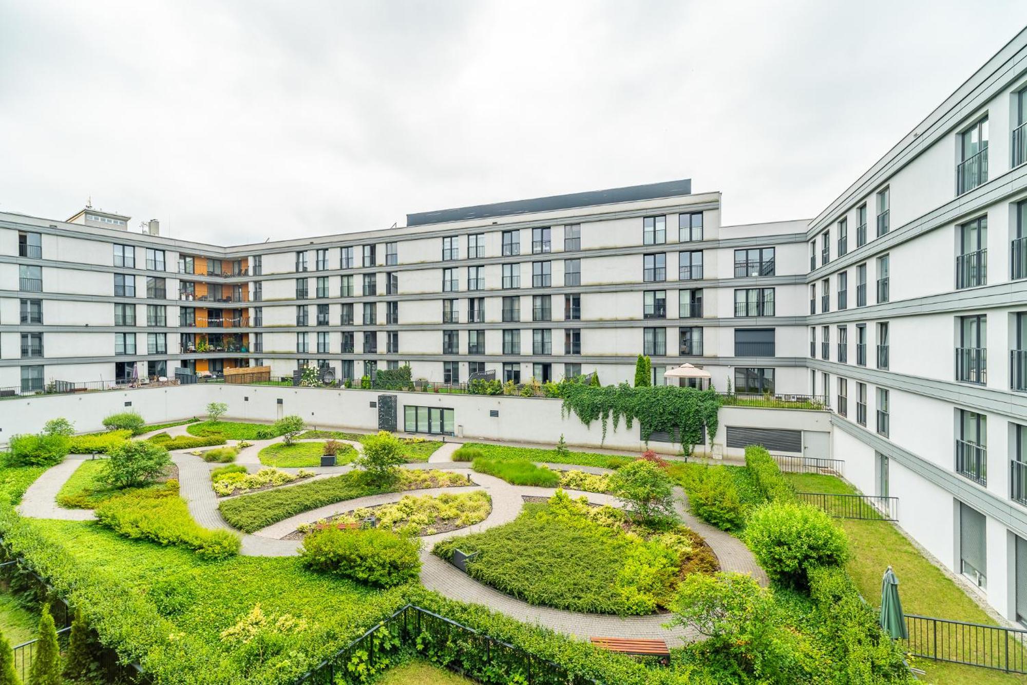 Apartment Grzegorzki - Balcony, Ac, Shops&tram Nearby - By Rentujemy *