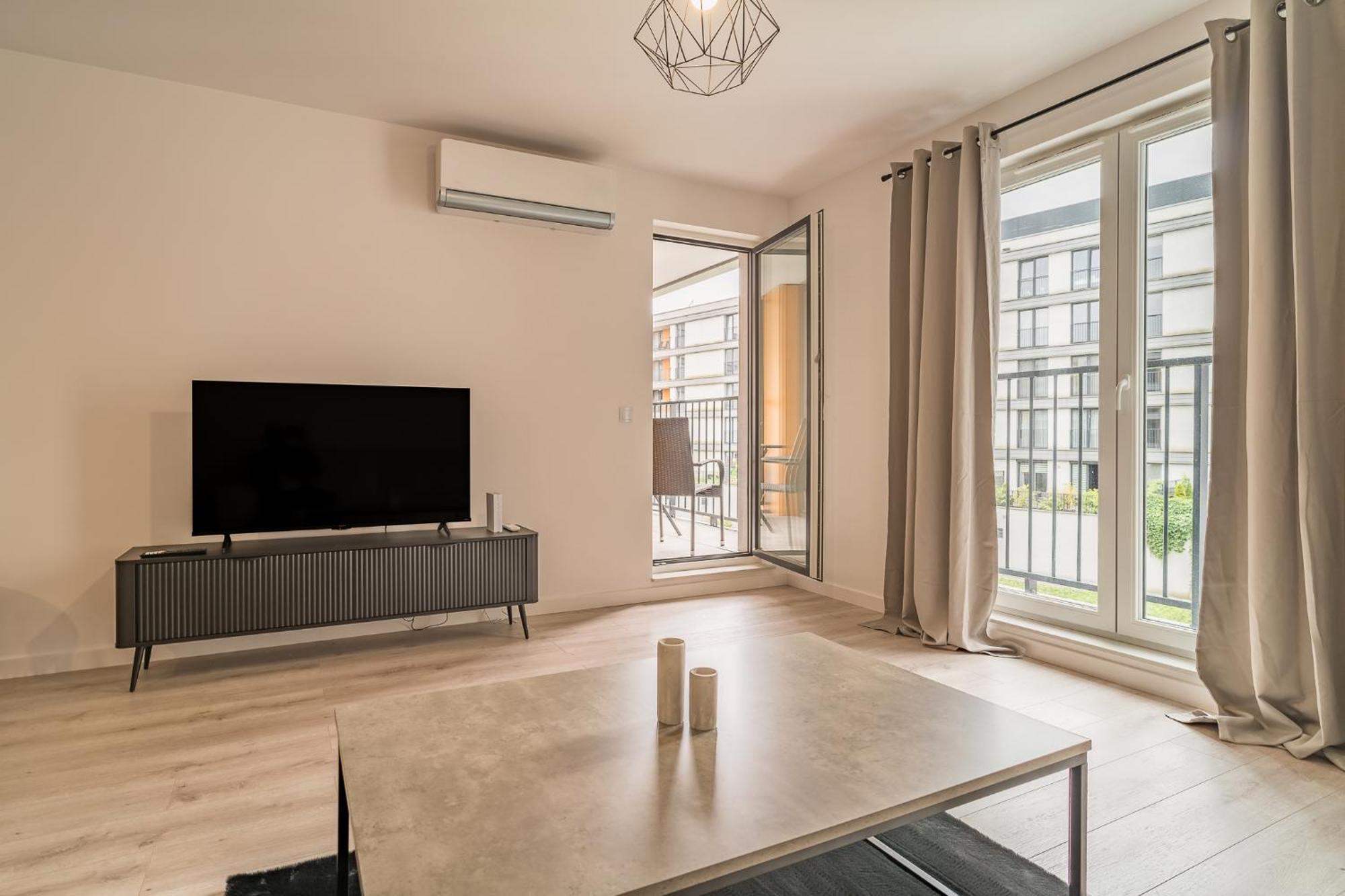 Grzegorzki - Balcony, Ac, Shops&tram Nearby - By Rentujemy *