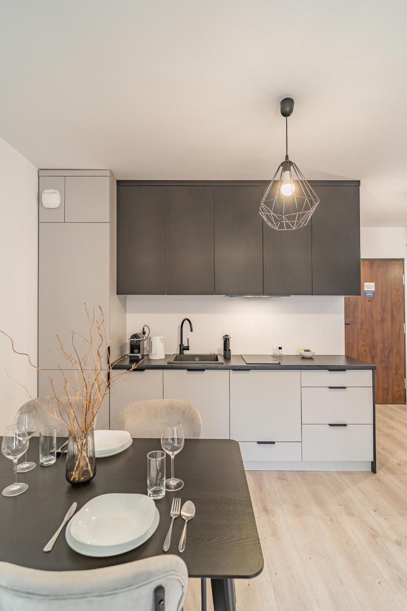 Apartment Grzegorzki - Balcony, Ac, Shops&tram Nearby - By Rentujemy *
